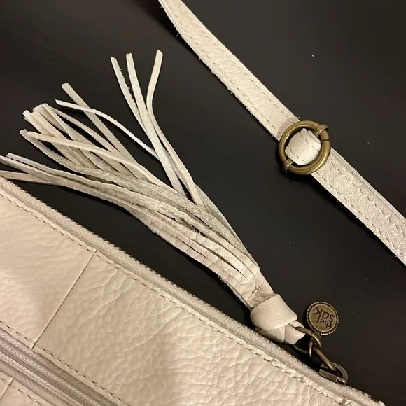 NEW The Sak Leather crossbody bag, cream pebbled leather, 7”x10” - Picture 6 of 14